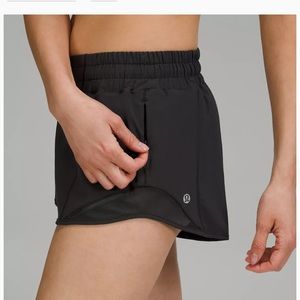 Lululemon Hotty Hot Low-Rise Lined Short 2.5"